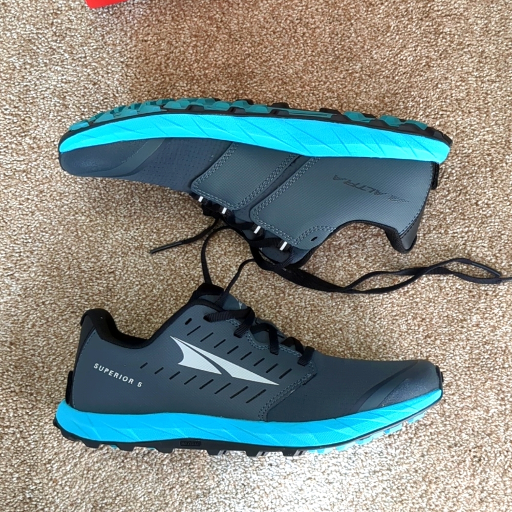 New Altra superior 5 size 9 women's